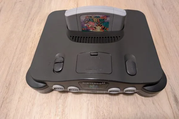 Nintendo 64 cu Super Mario 64