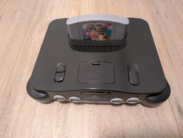Nintendo 64 cu Super Mario 64