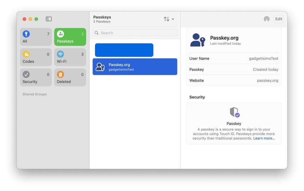 Passkey salvat în aplicatia Passwords