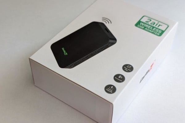 Carlinkit 5.0 review: adaptor wireless pentru Android Auto și CarPlay Cutie Carlinkit 5.0 (2Air) fotografiată pentru review – adaptor wireless Android Auto și CarPlay
