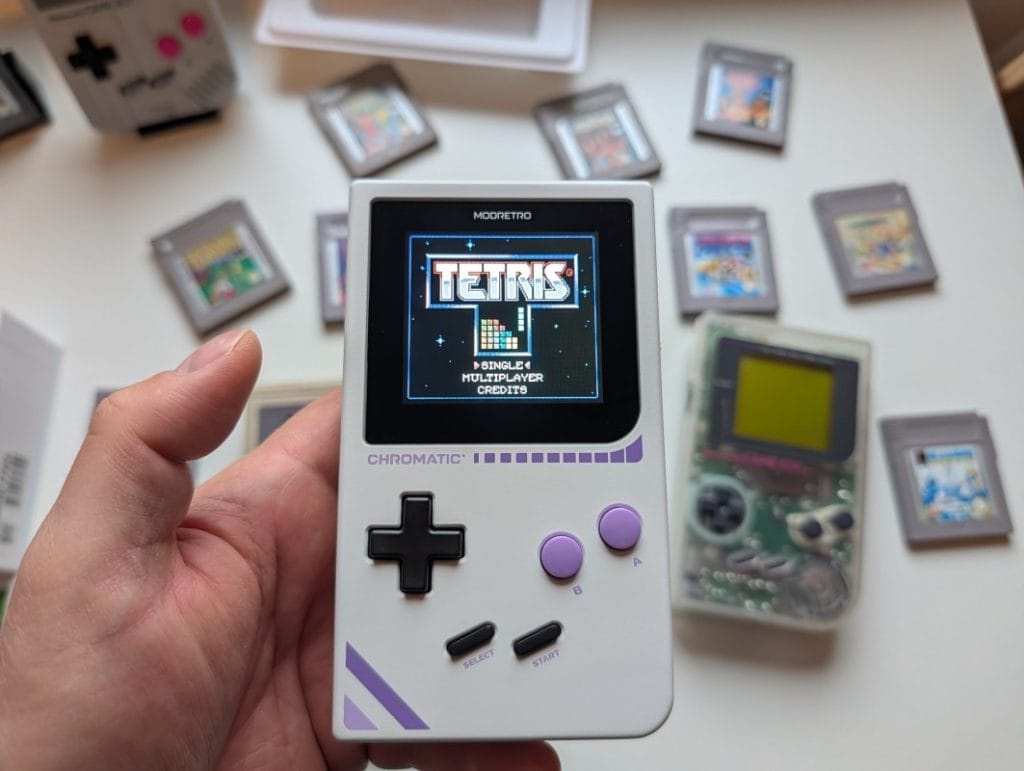 Jocul Tetris este inclus 